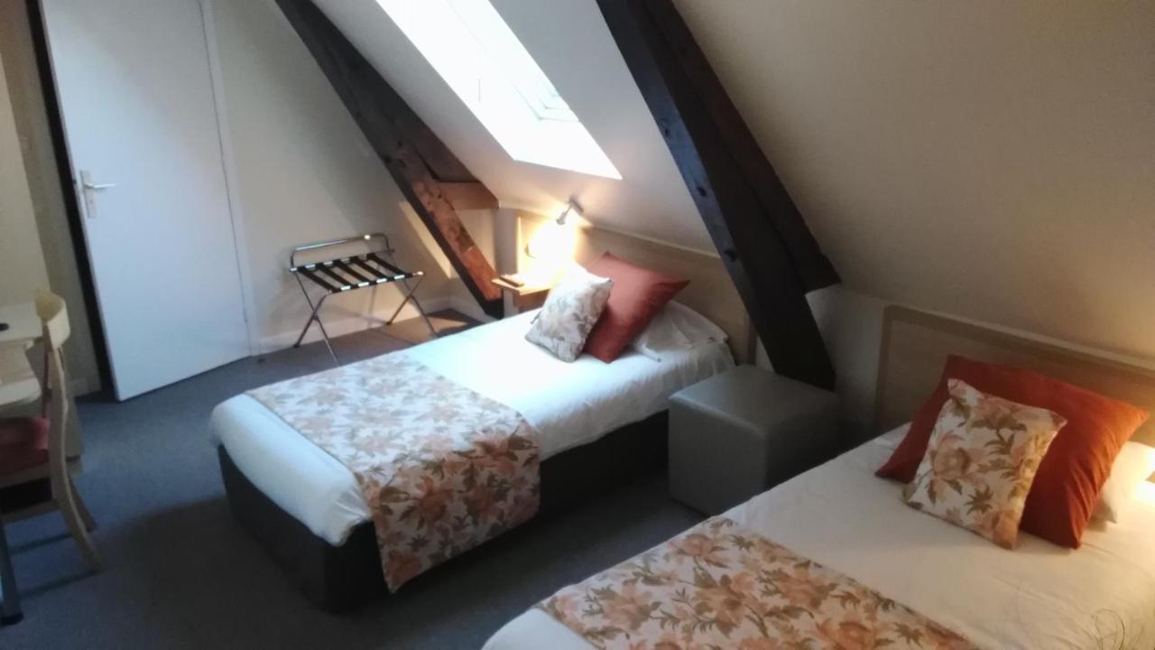 Hotel Henri IV Coutras Екстериор снимка