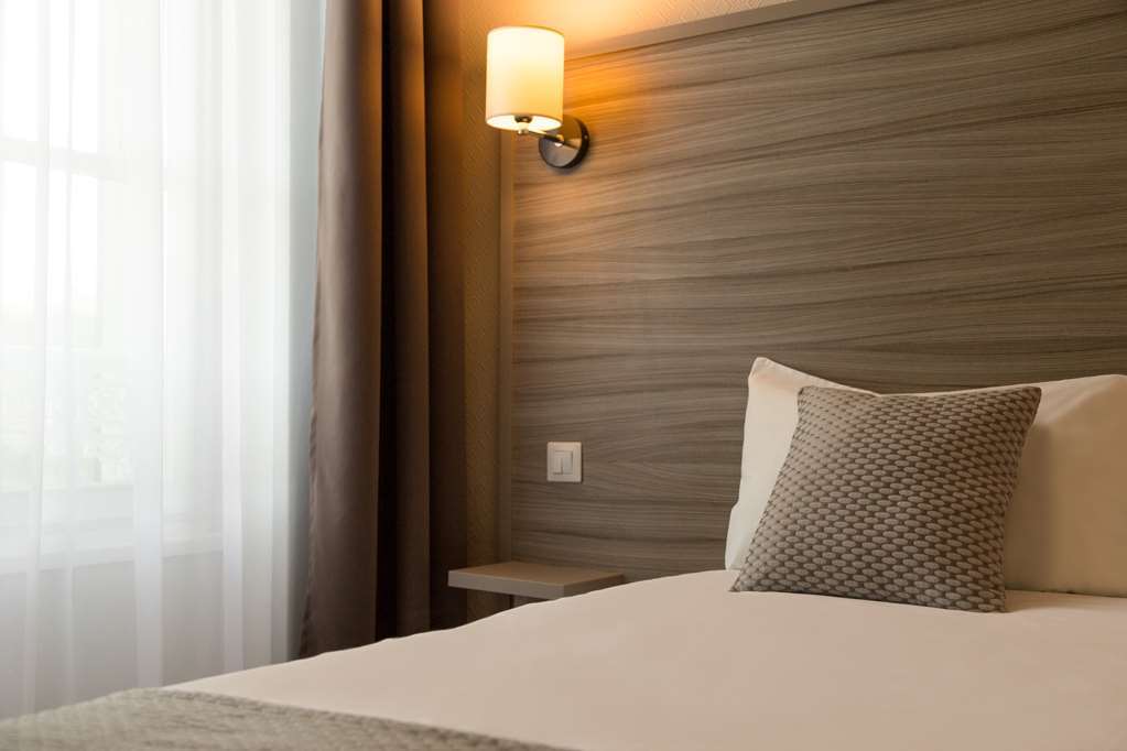 Hotel Henri IV Coutras Стая снимка
